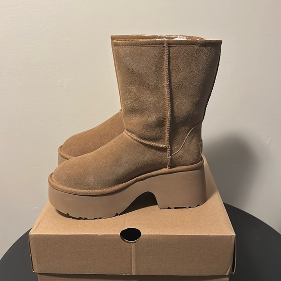 UGG Classic Short New Heights - Picture 2 of 9